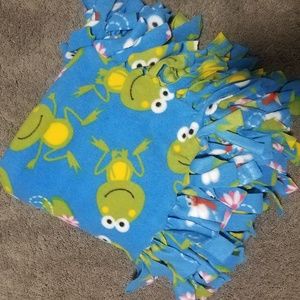 Frog fleece blanket with fringe